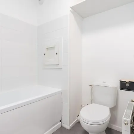 Europe/flandres Stations With Balcony!