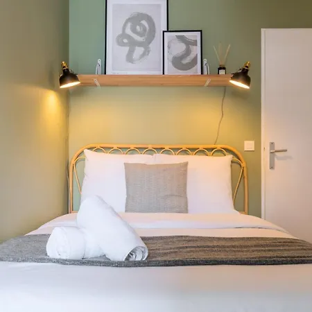 Europe/flandres Stations With Balcony!