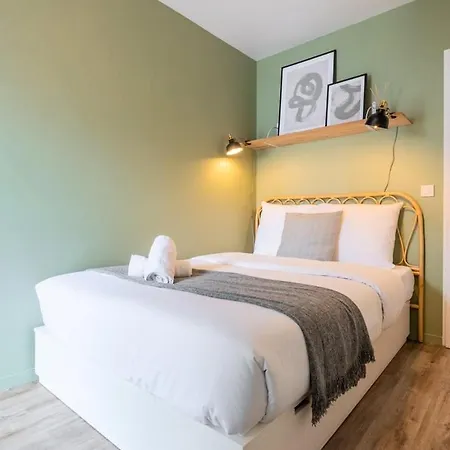 Europe/flandres Stations With Balcony! Apartamento Lila