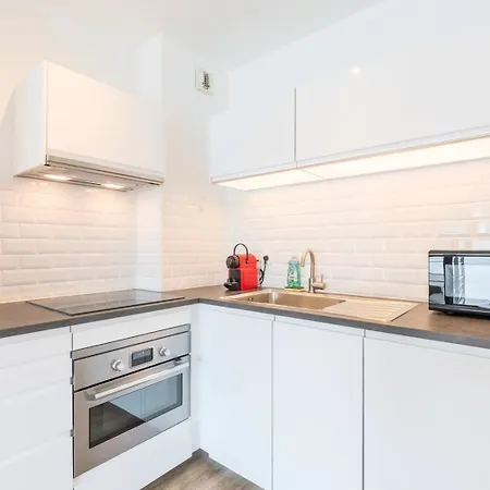 Europe/flandres Stations With Balcony!