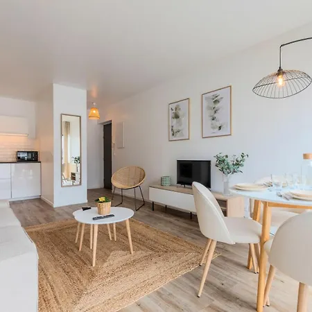 Europe/flandres Stations With Balcony! Apartment