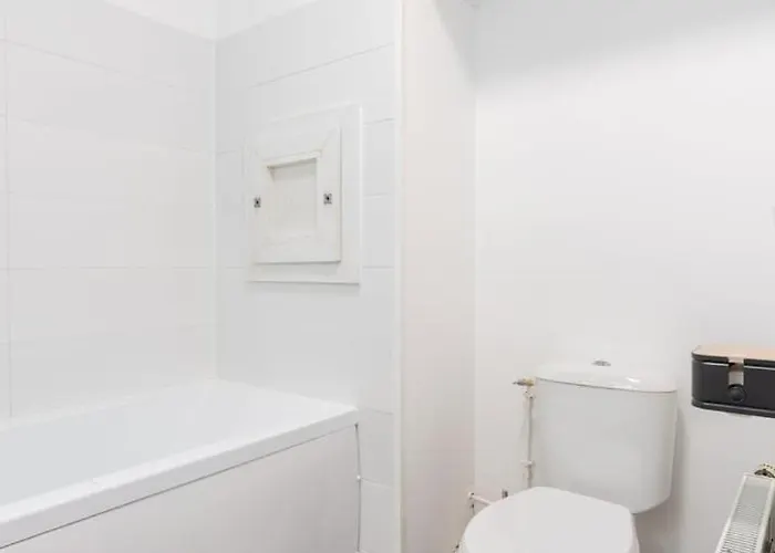 Europe/flandres Stations With Balcony!