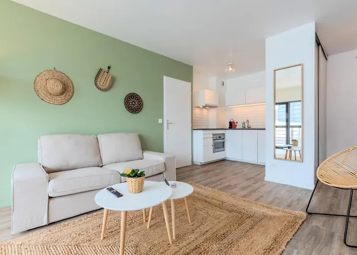 Europe/flandres Stations With Balcony! Lille